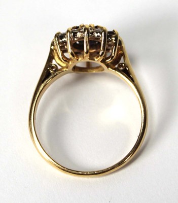 Lot 530 - An 18ct yellow gold cluster ring set oval...