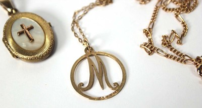 Lot 531 - A 9ct yellow gold fine chainlink necklace...