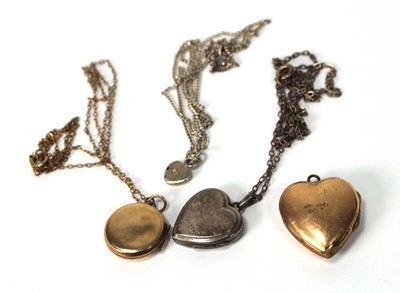Lot 535 - A 9ct yellow gold fine chainlink necklace...