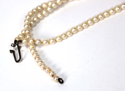 Lot 538 - A triple strand graduated cultured pearl...