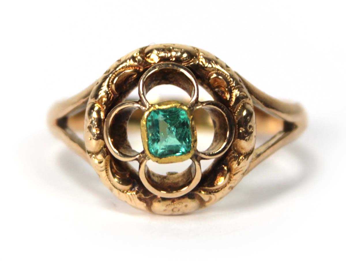 Lot 539 - A 9ct yellow gold ring set green stone in a...