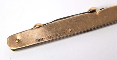 Lot 540 - A 9ct rose gold double bladed fruit knife,...