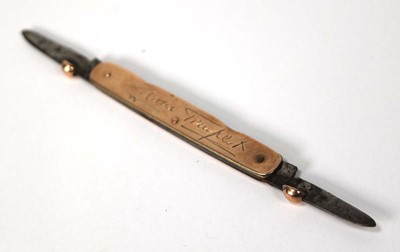 Lot 540 - A 9ct rose gold double bladed fruit knife,...