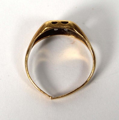 Lot 562 - An 19ct yellow gold signet ring set brilliant...