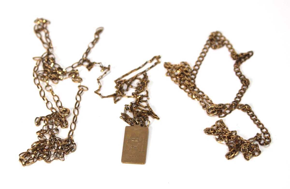 Lot 570 - Three 9ct yellow gold necklaces, overall 8.1...