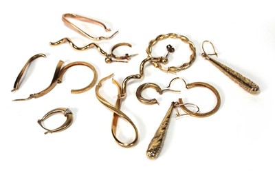Lot 573 - A group of 9ct yellow gold, yellow metal and...