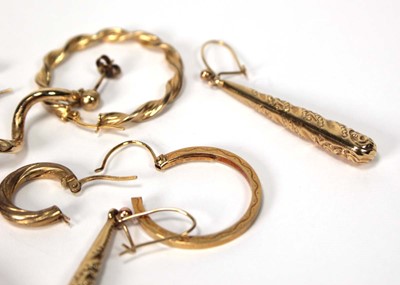 Lot 573 - A group of 9ct yellow gold, yellow metal and...