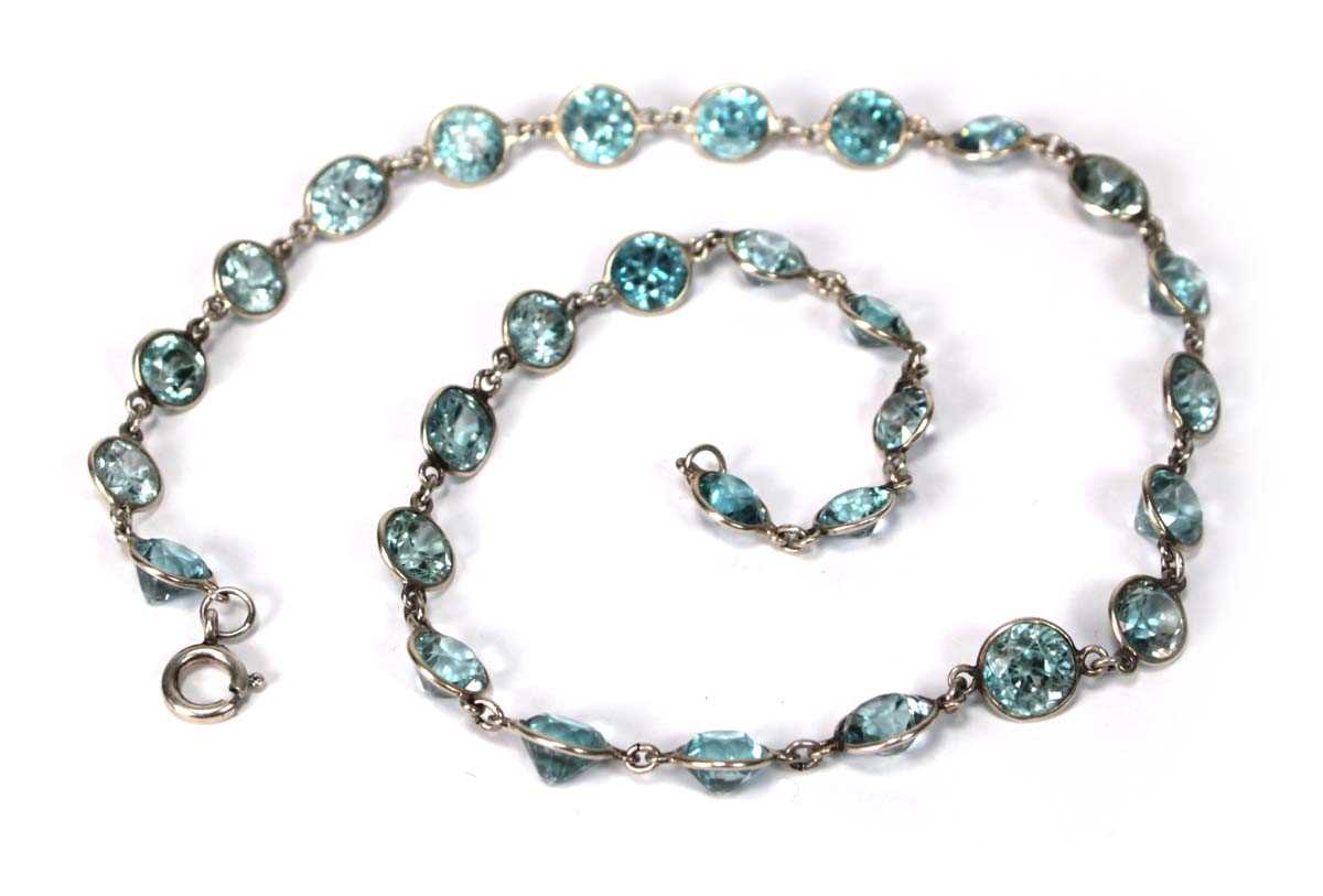 Lot 576 - A silver necklace suspending twenty-nine round...