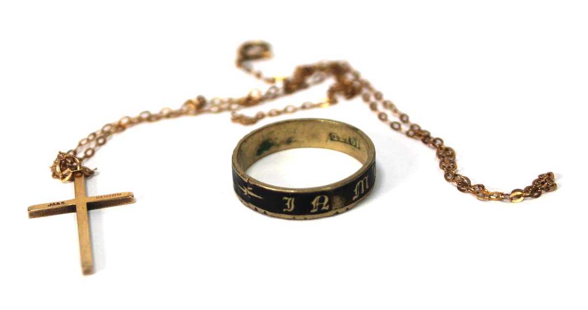 Lot 586 - A 9ct yellow gold fine chainlink necklace...
