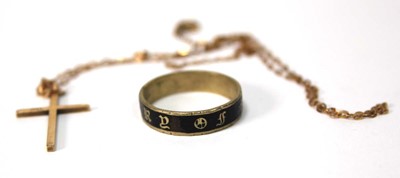 Lot 586 - A 9ct yellow gold fine chainlink necklace...