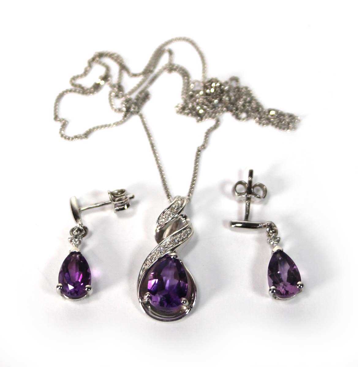 Lot 588 - A 9ct white gold pendant necklace set teardrop...
