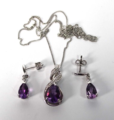 Lot 588 - A 9ct white gold pendant necklace set teardrop...