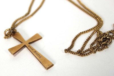 Lot 598 - A 9ct yellow gold flay curblink necklace...
