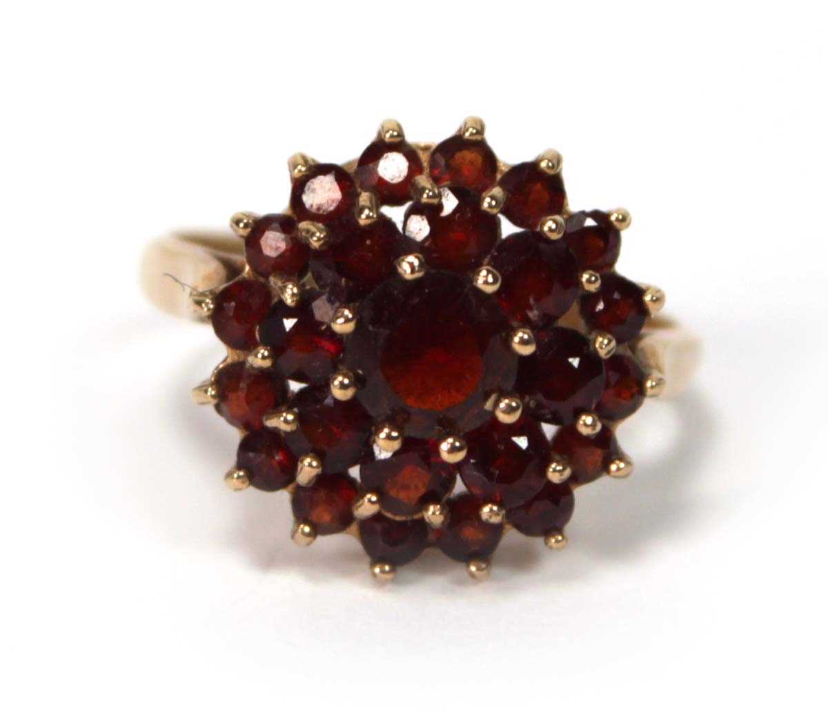 Lot 600 - A 9ct yellow gold cluster ring set three tiers...