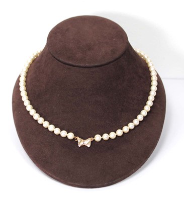 Lot 604 - A single strand cultured pearl necklace with...