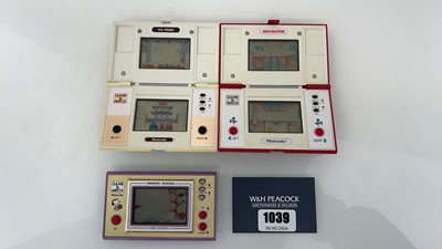 Lot 1039 - 3x Nintendo Game and Watch handhelds to...