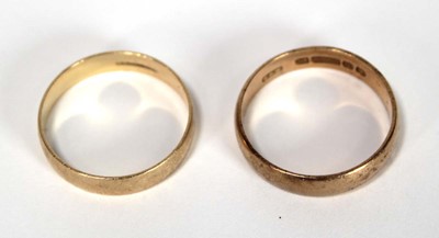 Lot 611 - A 9ct yellow gold wedding band, London 1959,...