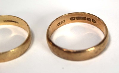 Lot 611 - A 9ct yellow gold wedding band, London 1959,...