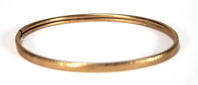 Lot 615 - A 9ct yellow gold hollow hinged bracelet,...