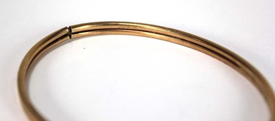 Lot 615 - A 9ct yellow gold hollow hinged bracelet,...