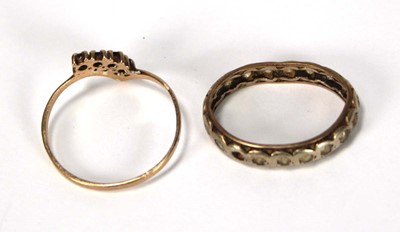 Lot 618 - A 9ct yellow gold v-shaped ring set four small...