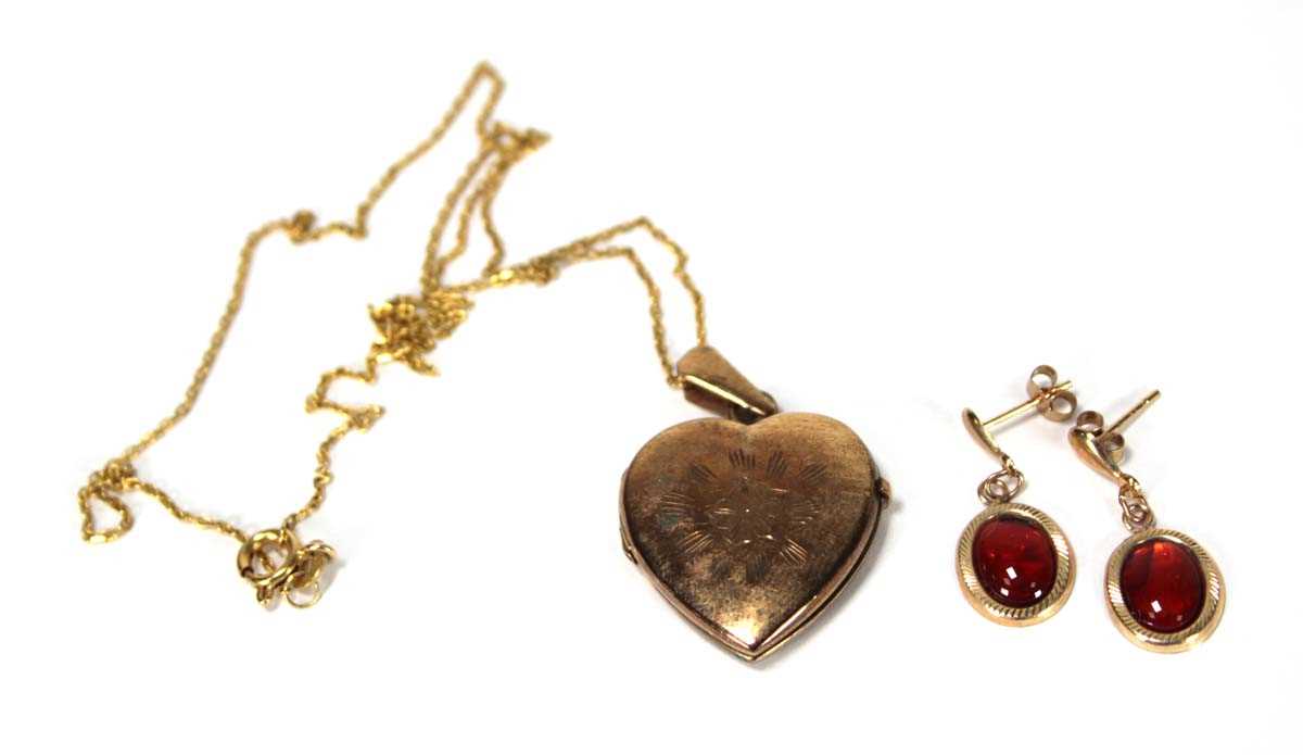 Lot 619 - A 9ct yellow gold fine chainlink necklace...