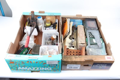 Lot 2903 - Two trays of assorted reloading equipment to...