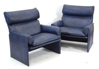 Lot 25 - A pair of Saporiti Italian blue vinyl lounge...
