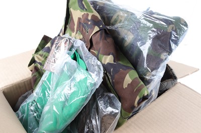 Lot 1321 - Box of assorted military clothing