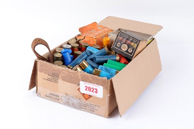 Lot 2023 - (S2) Box of assorted cartridges, mainly 12...