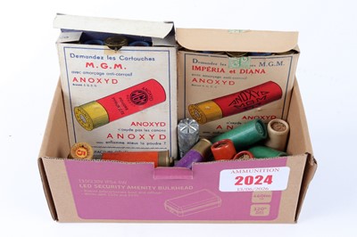 Lot 2024 - (S2) Tray of assorted mainly paper-cased...