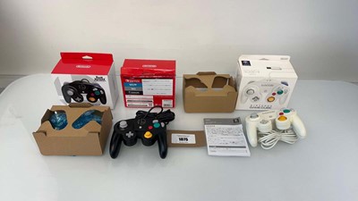 Lot 1075 - White Nintendo GameCube Controller in box...