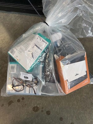 Lot 1504 - Bag containing various glasses incl....