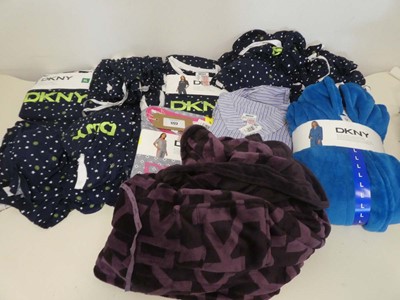 Lot 1722 - Approx. 22 items of women's sleepwear and...