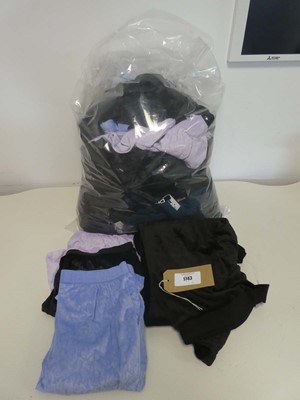 Lot 1743 - Approx. 25 items of ladies loungewear/pyjama...