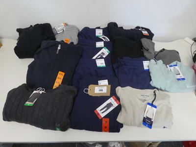 Lot 1745 - Approx. 14 items of branded clothing to...