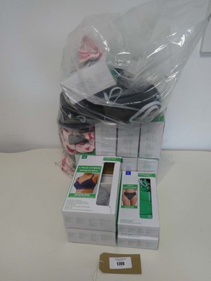 Lot 1749 - Bag containg x12 boxes and some loose ladies...