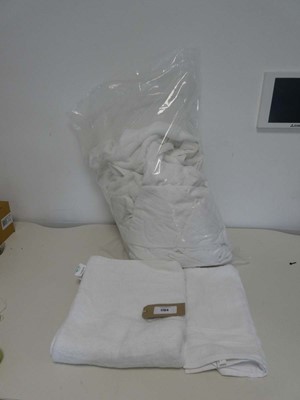 Lot 1764 - Bag containing x15 hand towels & x5 bath...