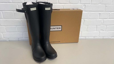 Lot 1766 - Boxed pair of Hunter cascade side wellies size...