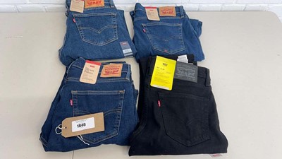 Lot 1846 - x4 pairs of Levi's jeans - x3 size 32x30, x1...