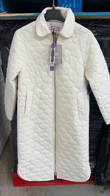 Lot 1854 - Hunter long quilted coat size XS