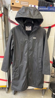 Lot 1856 - Hunter long rain coat in black size XS