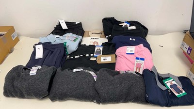 Lot 1877 - Approx. 14 items of branded clothing to...