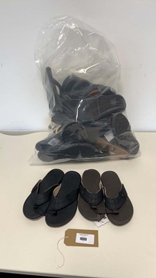 Lot 1880 - Approx. 15 pairs of padded strap flip flops by...