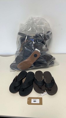 Lot 1881 - Approx. 15 pairs of padded strap flip flops by...