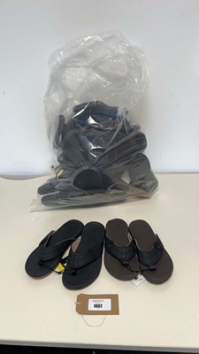 Lot 1882 - Approx. 15 pairs of padded strap flip flops by...
