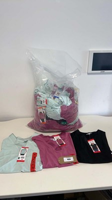 Lot 1896 - Approx. 40 ladies v neck shirts by Three Dots.