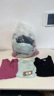 Lot 1900 - Approx. 40 ladies v neck shirts by Three Dots.