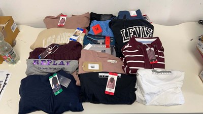 Lot 1902 - Approx. 14 items of branded clothing to...