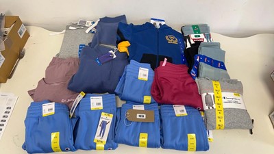 Lot 1913 - Approx. 15 items of kids branded clothing to...